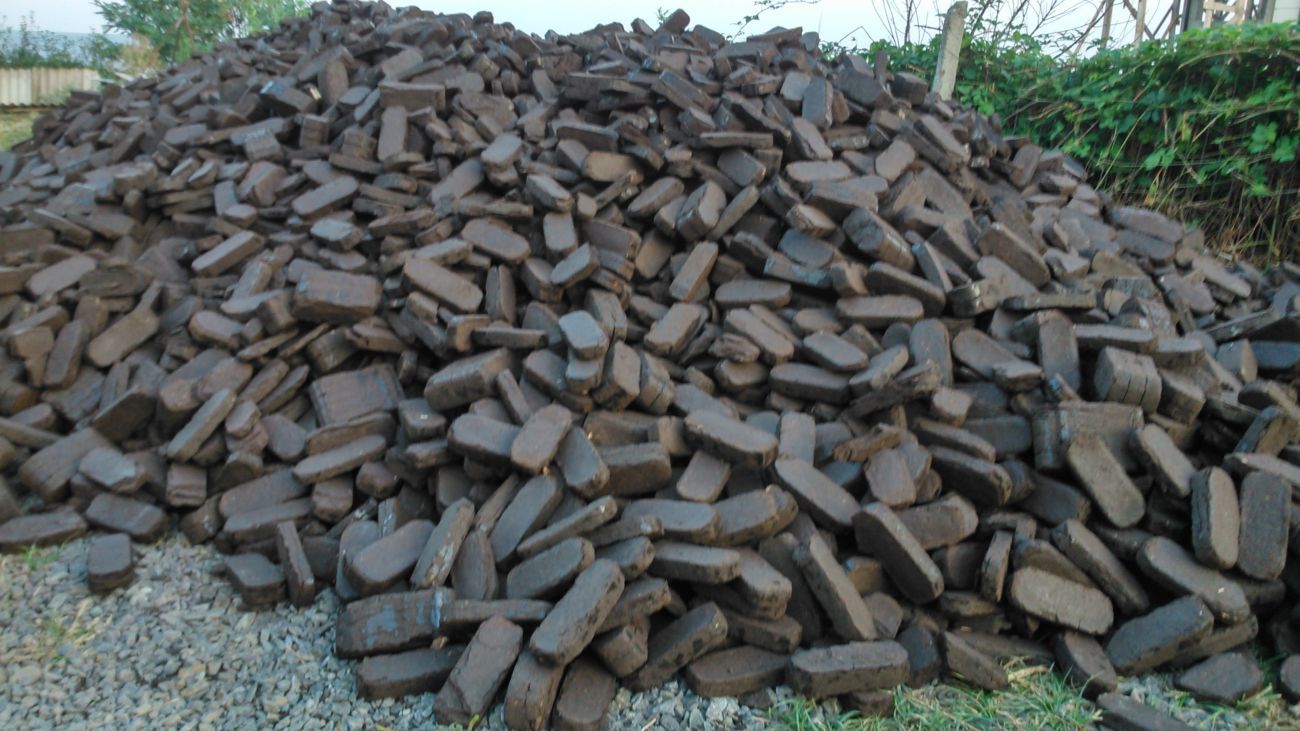 Брикеты торфяные топливные: древесные прессованные и их производство .